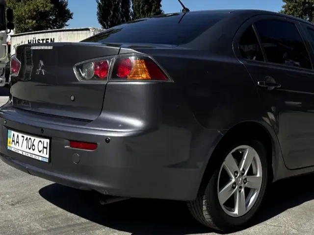 Mitsubishi Lancer - фото 3