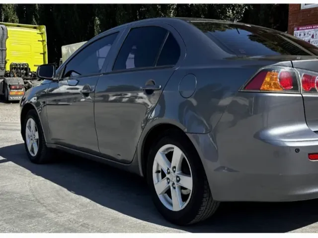 Mitsubishi Lancer - фото 4