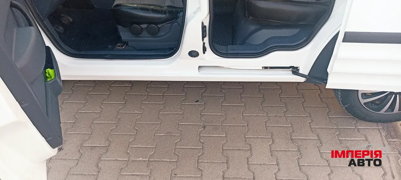 Ford Tourneo Connect - фото 5