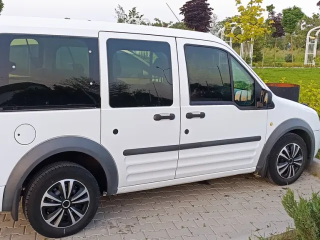 Ford Tourneo Connect - фото 3