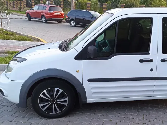 Ford Tourneo Connect - фото 4
