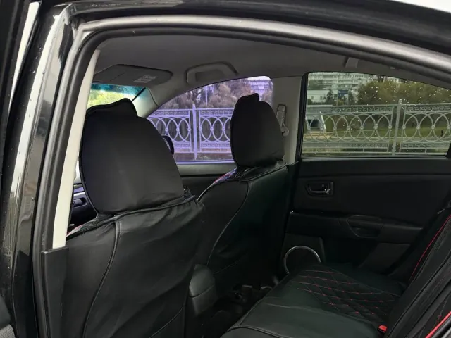 Mazda 3 - фото 4