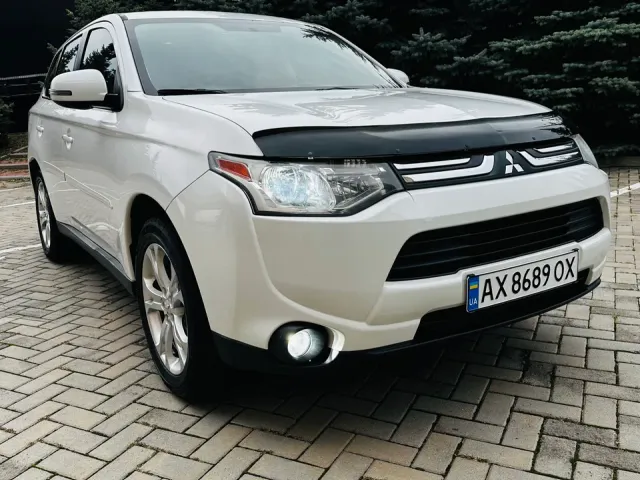 Mitsubishi Outlander - фото 2