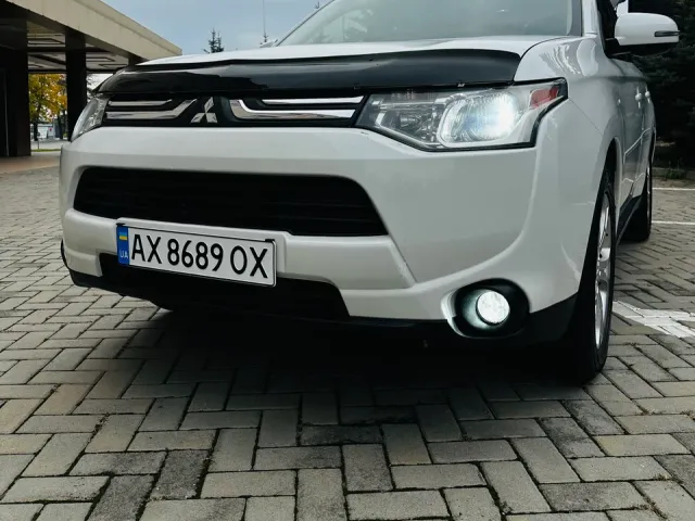 Mitsubishi Outlander - фото 3