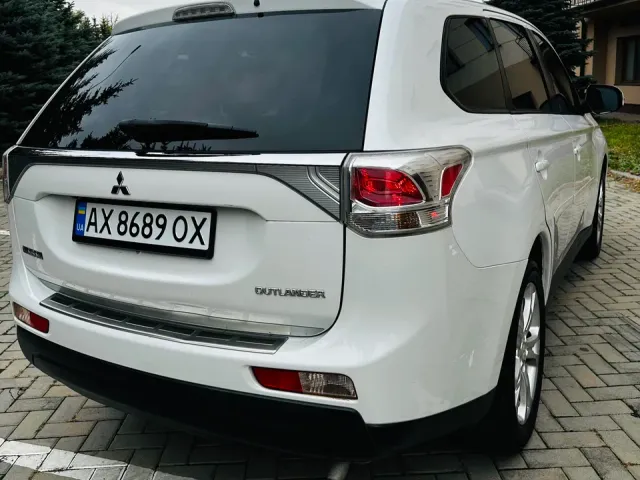 Mitsubishi Outlander - фото 4