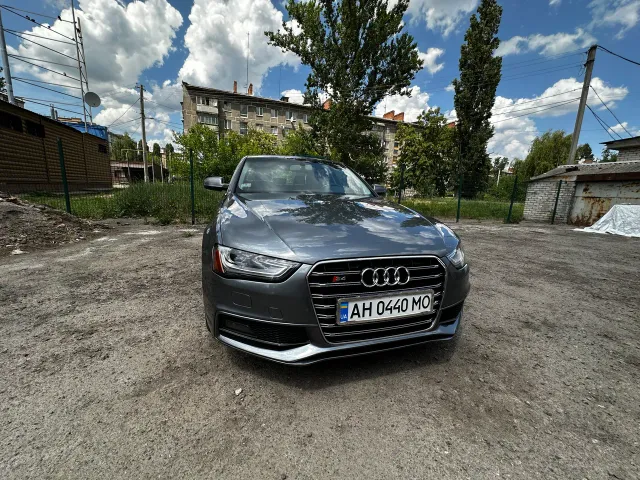 Audi A4 - фото 1