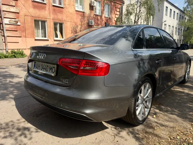 Audi A4 - фото 5
