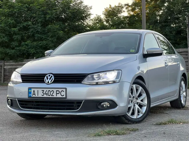 Volkswagen Jetta - фото 1