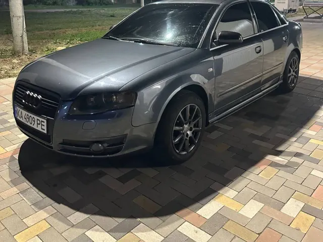 Audi A4 - фото 2