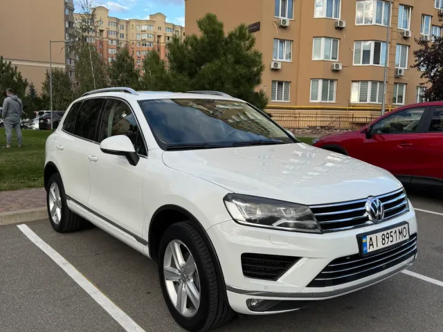 Volkswagen Touareg - фото 1