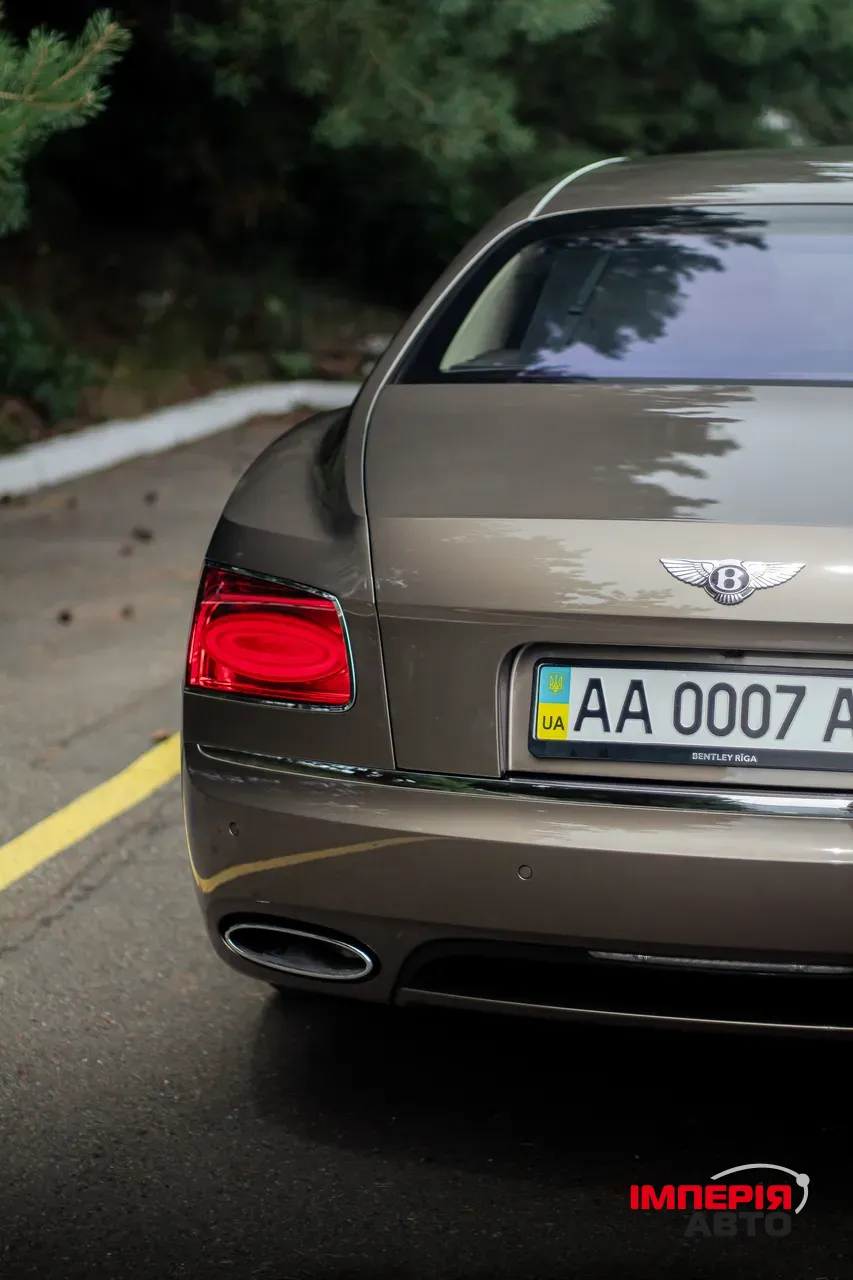 Bentley Flying Spur - фото 9
