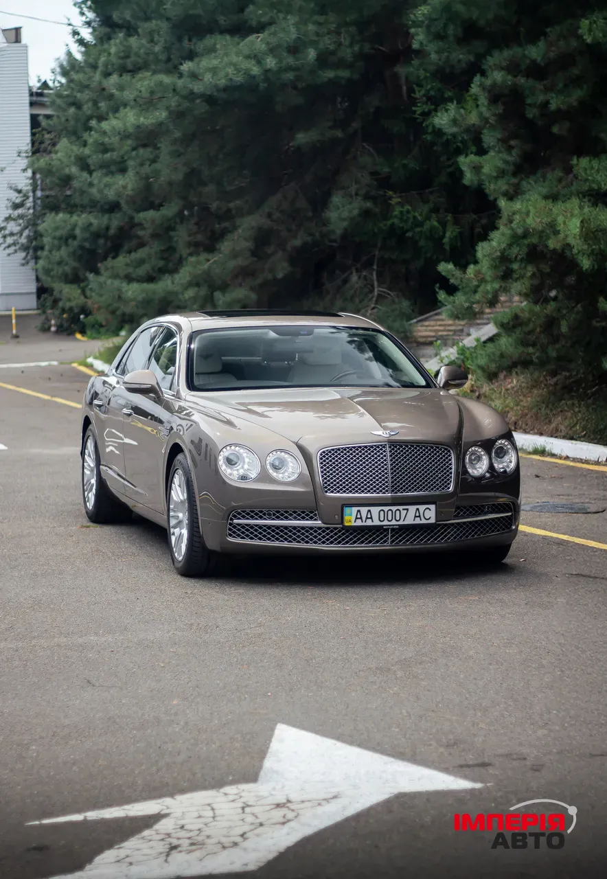 Bentley Flying Spur - фото 2