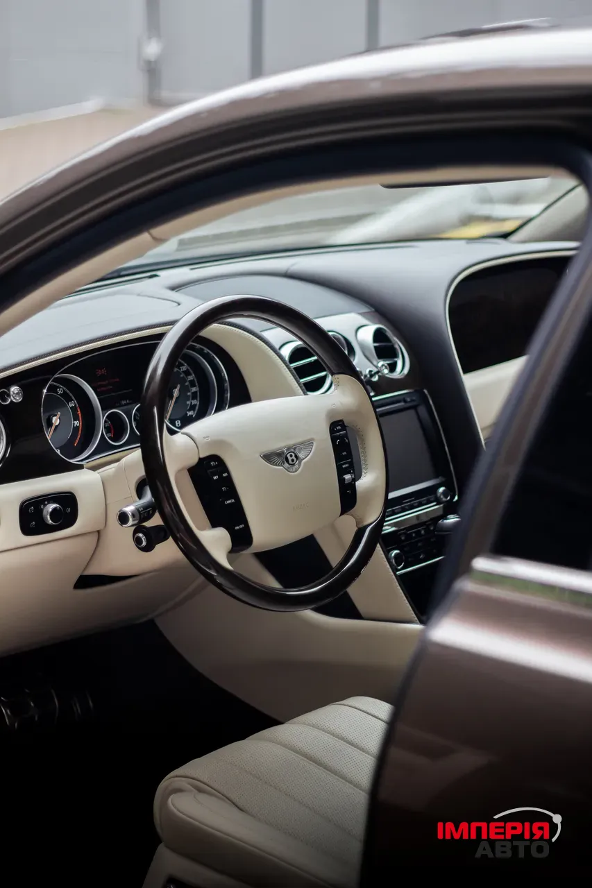 Bentley Flying Spur - фото 11