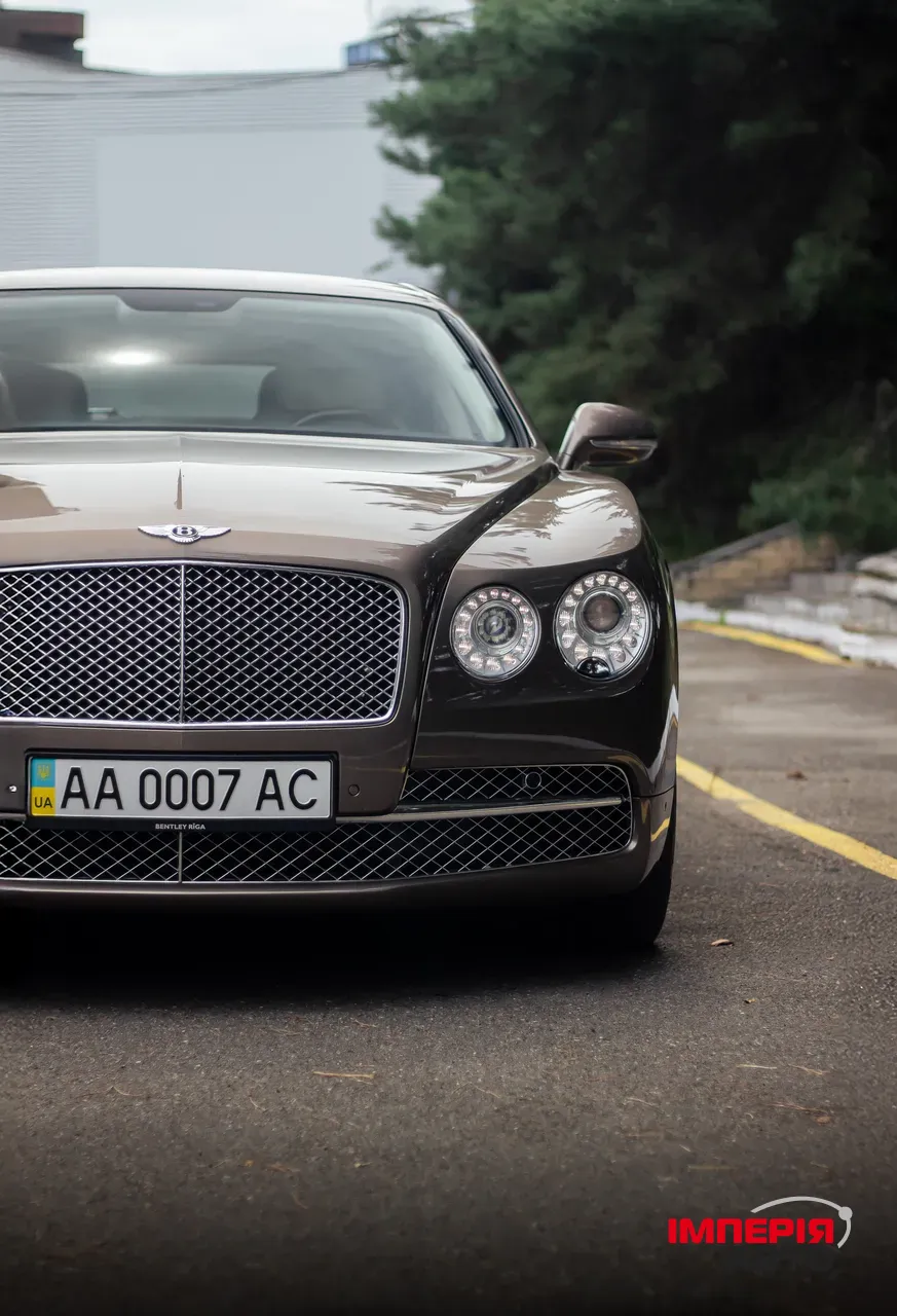 Bentley Flying Spur - фото 6