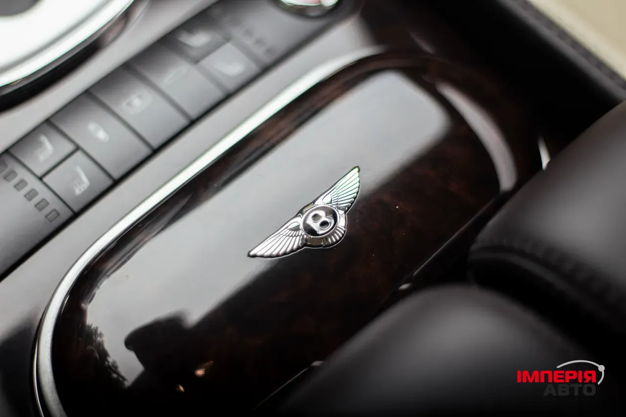Bentley Flying Spur - фото 13