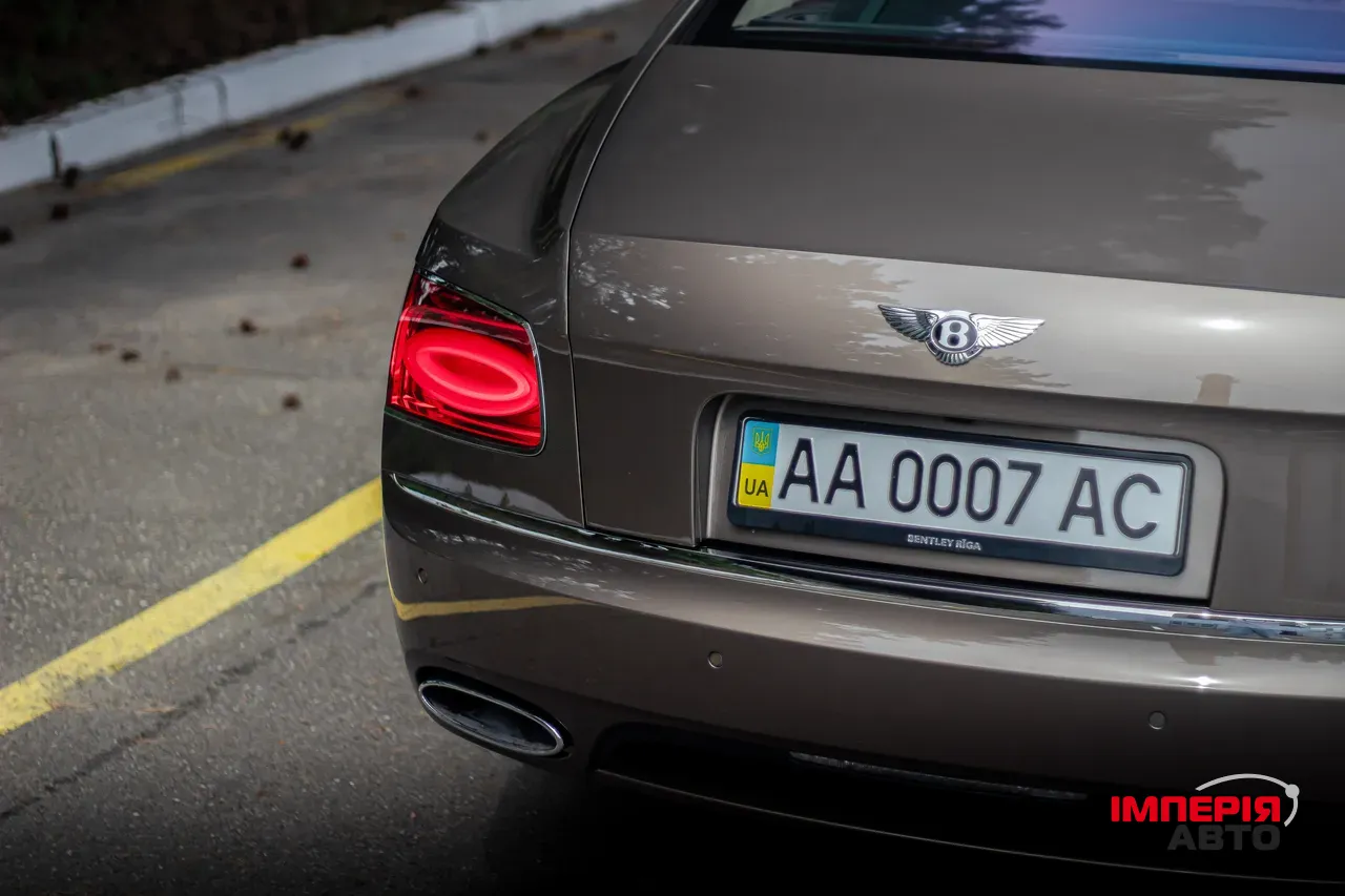 Bentley Flying Spur - фото 19