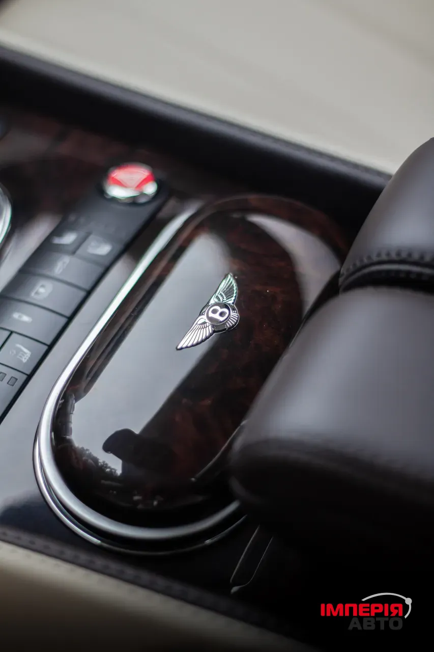 Bentley Flying Spur - фото 10
