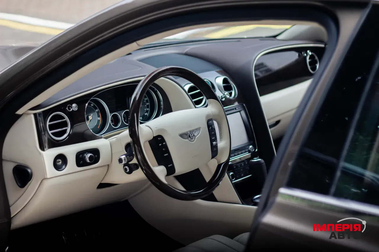 Bentley Flying Spur - фото 15
