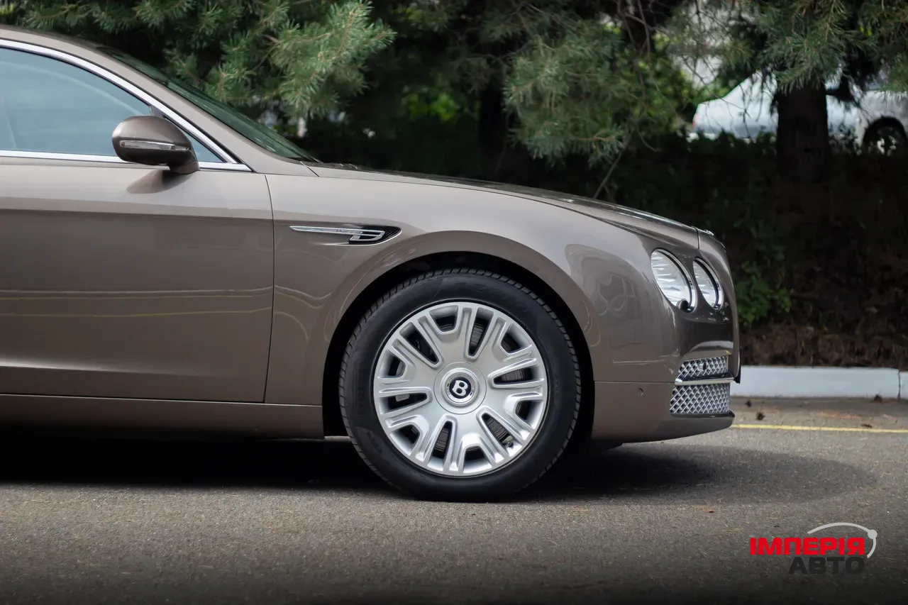 Bentley Flying Spur - фото 20