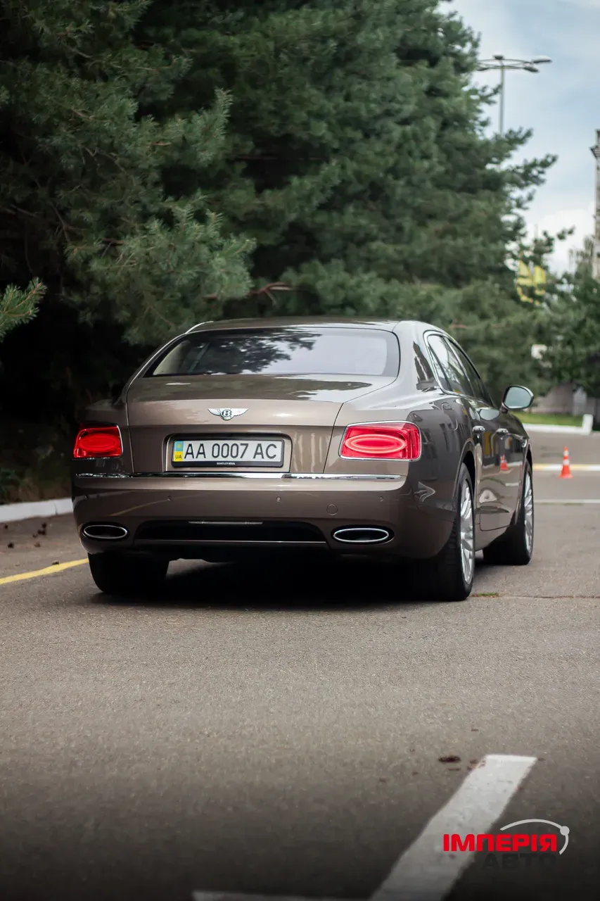 Bentley Flying Spur - фото 16
