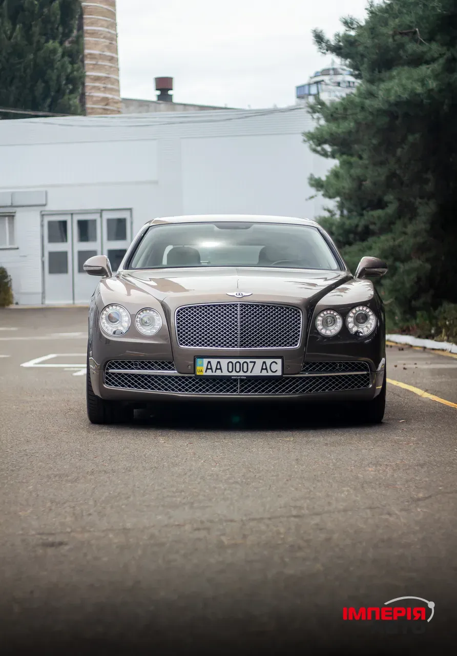 Bentley Flying Spur - фото 8