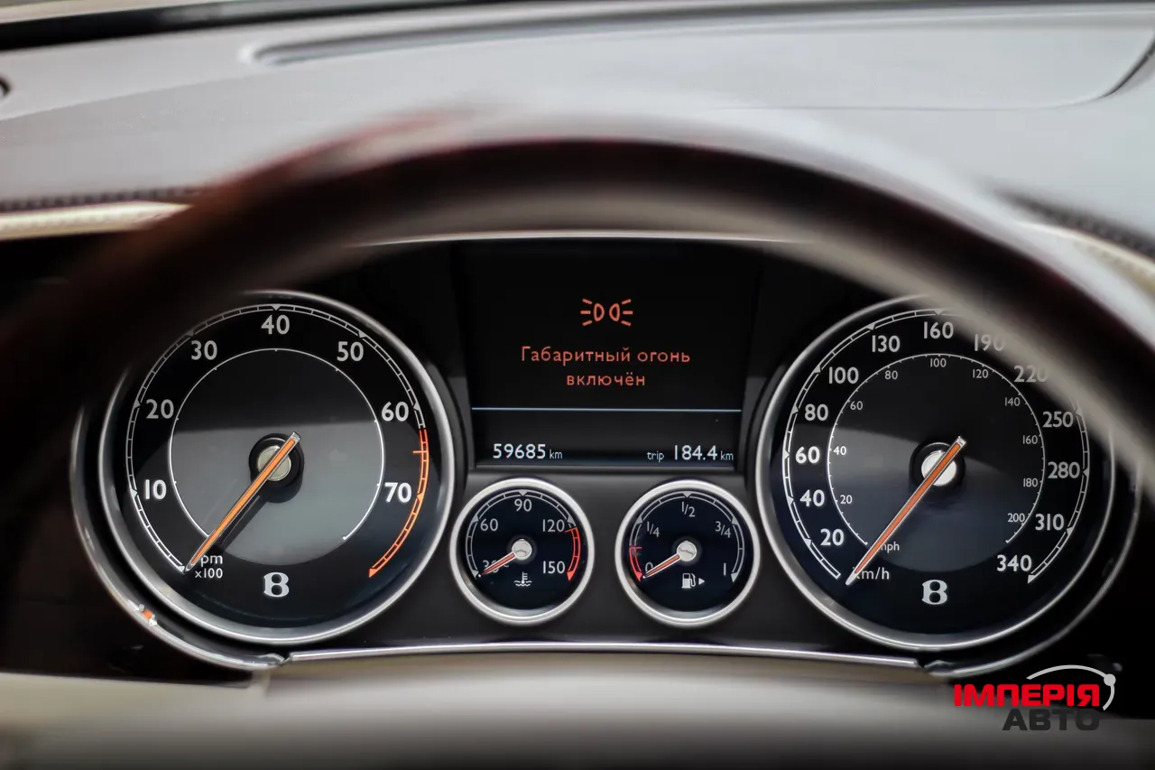 Bentley Flying Spur - фото 14