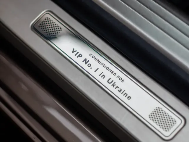 Bentley Flying Spur - фото 3