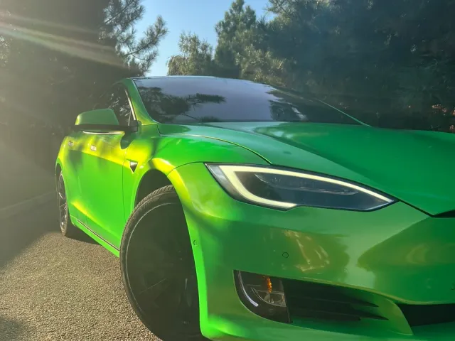 Tesla Model S - фото 2