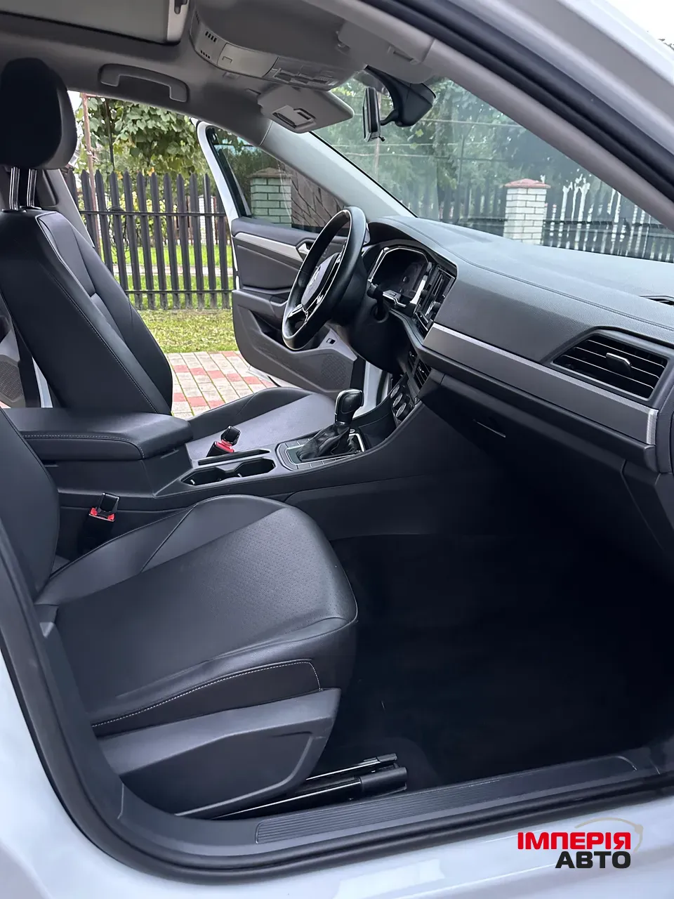 Volkswagen Jetta - фото 1