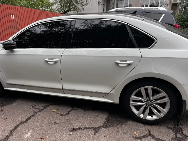 Volkswagen Passat - фото 4