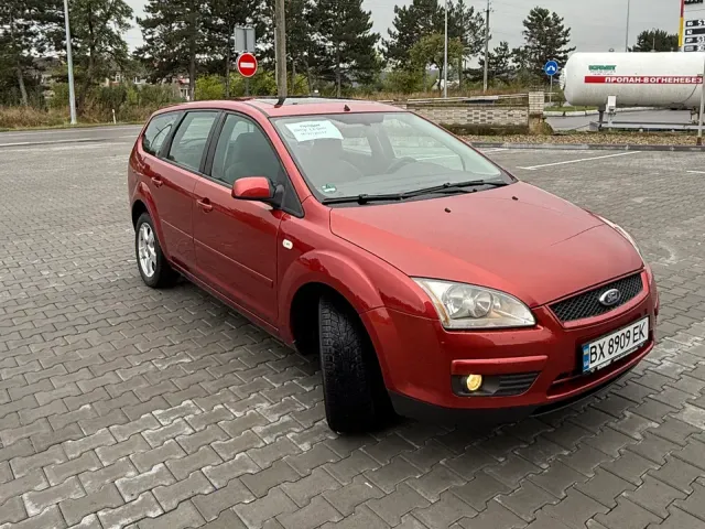 Ford Focus - фото 5