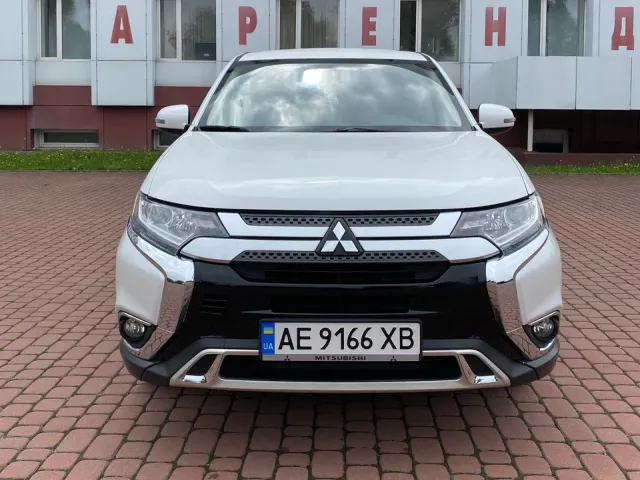 Mitsubishi Outlander - фото 2