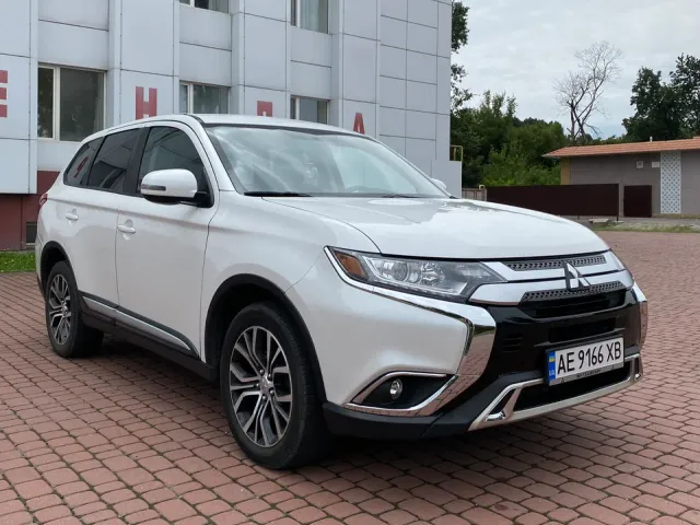 Mitsubishi Outlander - фото 4