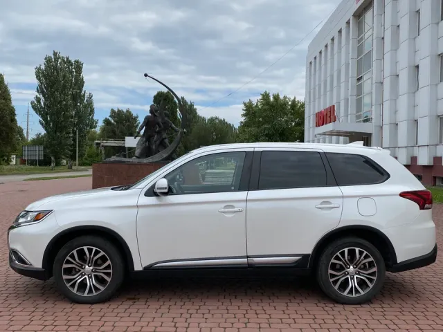Mitsubishi Outlander - фото 3