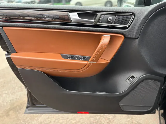 Volkswagen Touareg - фото 5