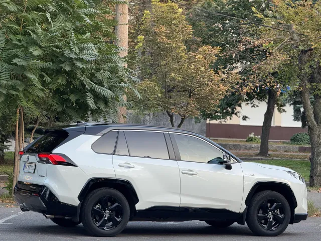 Toyota RAV4 - фото 5