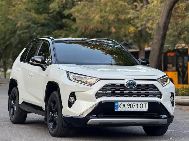 Toyota RAV4 - фото 3