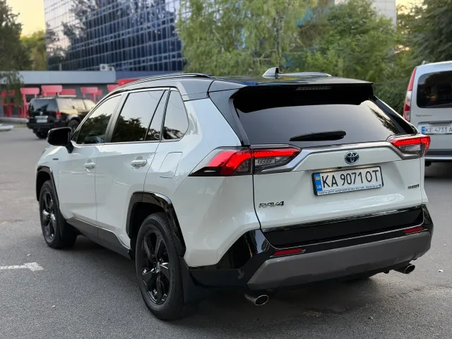 Toyota RAV4 - фото 2