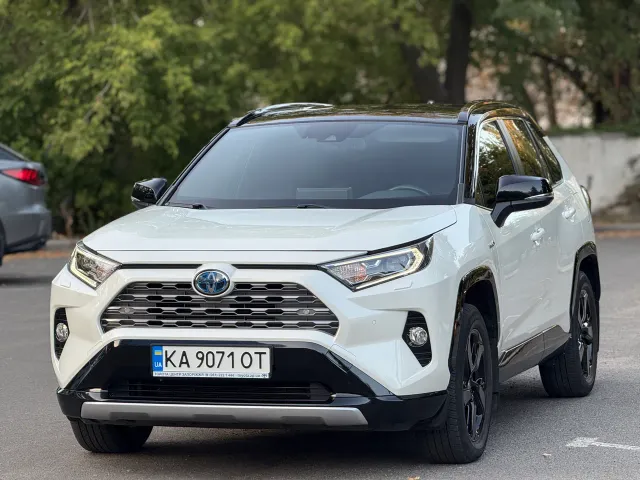 Toyota RAV4 - фото 4