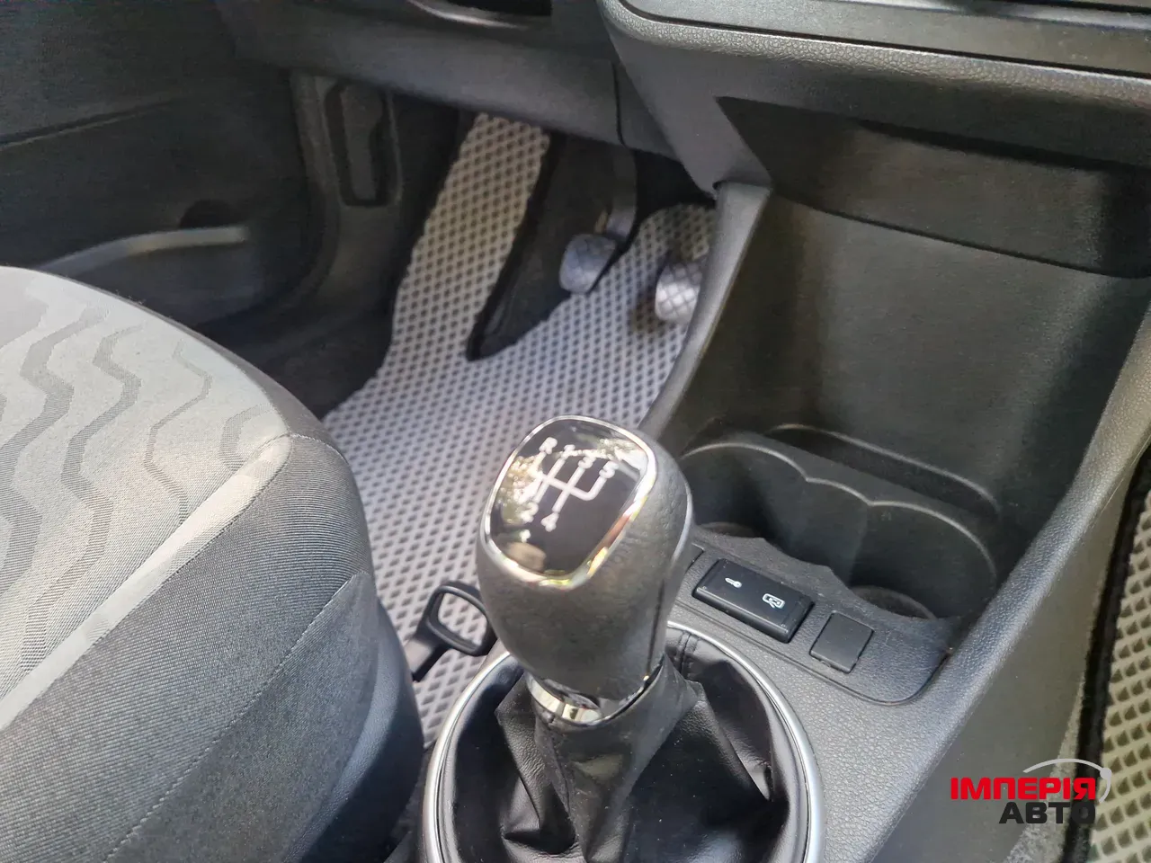 Skoda Fabia - фото 18