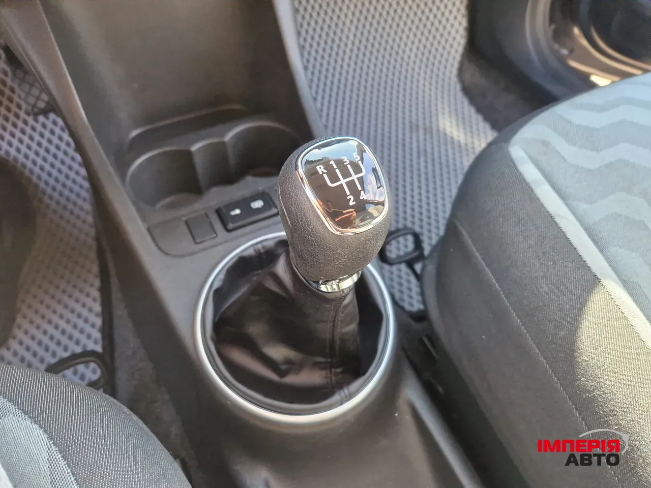 Skoda Fabia - фото 12