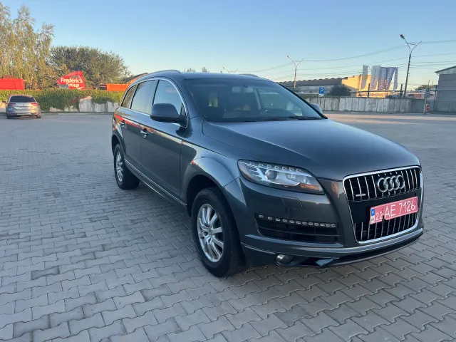 Audi Q7 - фото 1