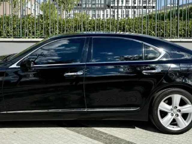 Lexus LS - фото 2