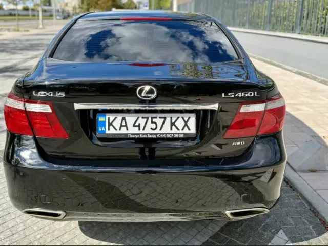 Lexus LS - фото 3