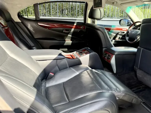Lexus LS - фото 5