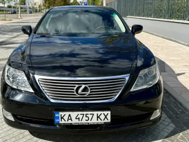 Lexus LS - фото 1