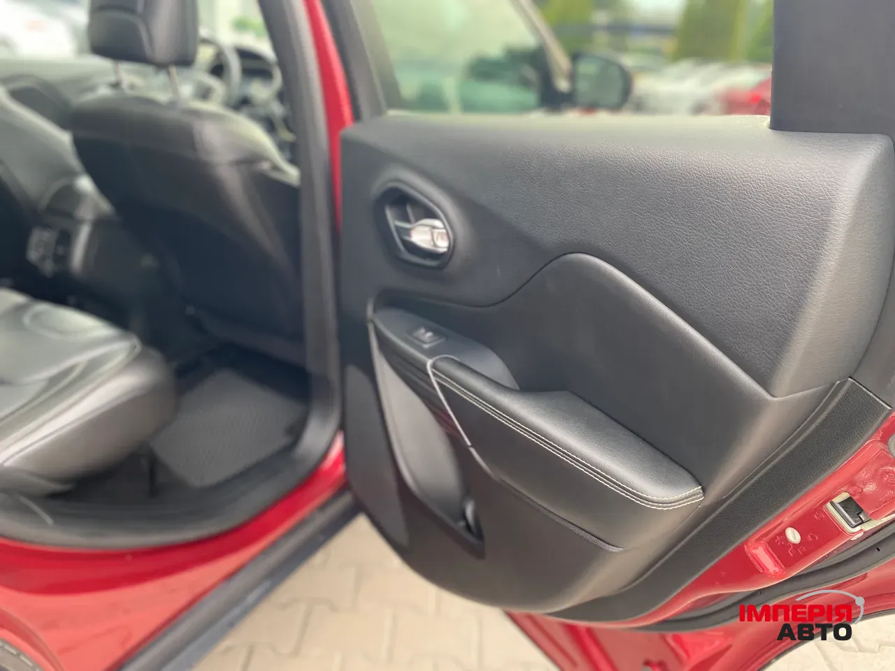 Jeep Cherokee - фото 11