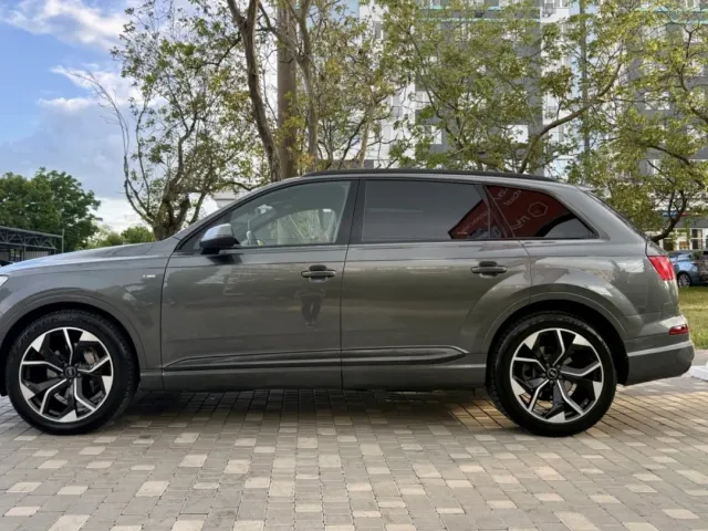 Audi Q7 - фото 5