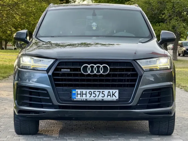 Audi Q7 - фото 1