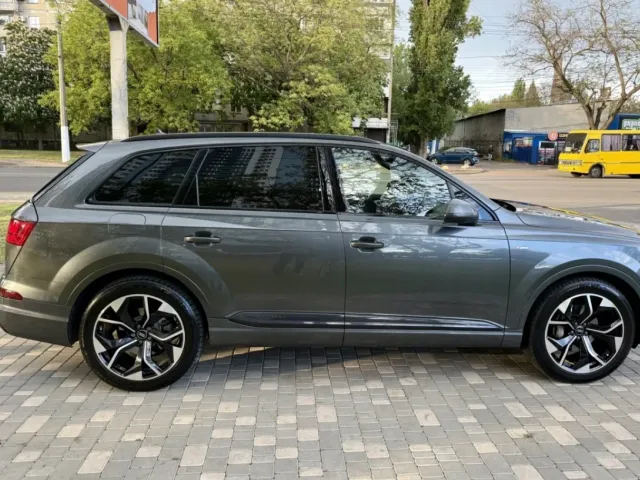 Audi Q7 - фото 3